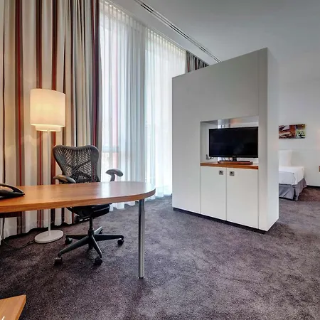 Hilton Garden Neckarpark Hotel 4*
