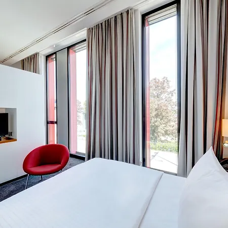 Szálloda Hilton Garden Neckarpark Stuttgart