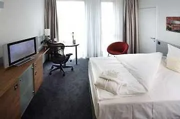 Hilton Garden Neckarpark Szálloda Stuttgart