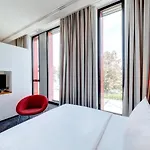 힐튼 가든 인 네카어파크 호텔 4*
