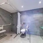 힐튼 가든 인 네카어파크 4*