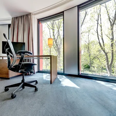 Hilton Garden Neckarpark Hotel 4*