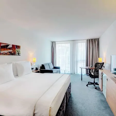 Hilton Garden Neckarpark 4*