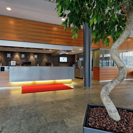 斯图加特希尔顿酒店耐卡公园店 酒店