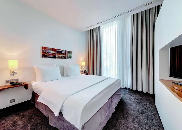 Hilton Garden Neckarpark Hotel 4*