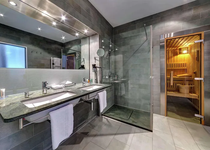 Hilton Garden Neckarpark Hotel 4*