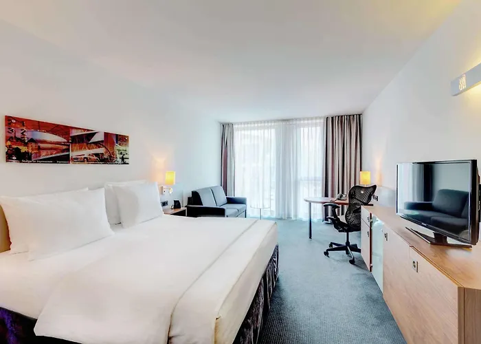 Hilton Garden Neckarpark 4*