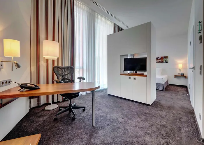 Hilton Garden Neckarpark Hotel 4*