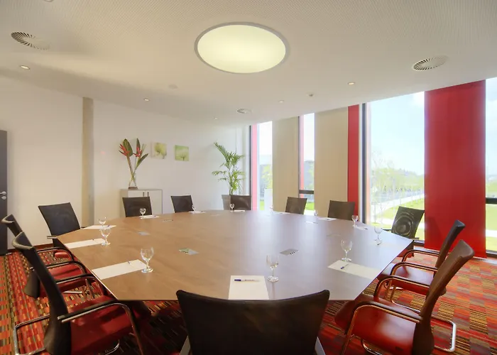 Hilton Garden Neckarpark Otel 4*