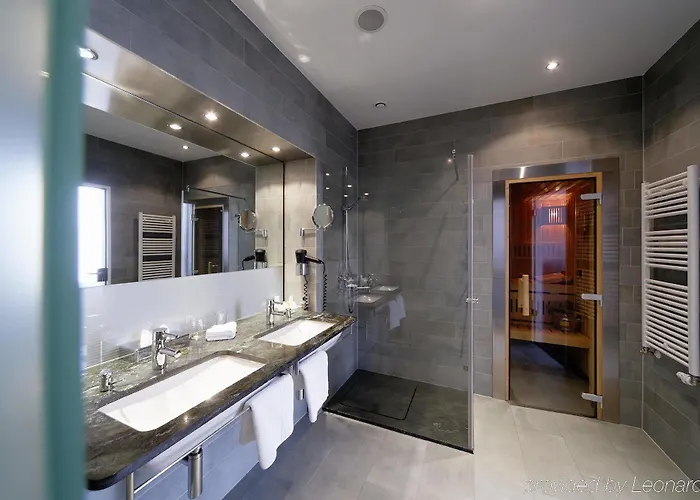 Otel Hilton Garden Neckarpark Stuttgart