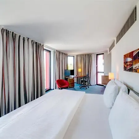 Hilton Garden Neckarpark 4* שטוטגרט