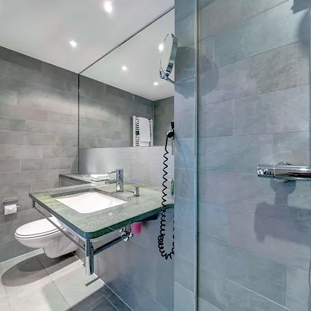 Hilton Garden Neckarpark 4* שטוטגרט