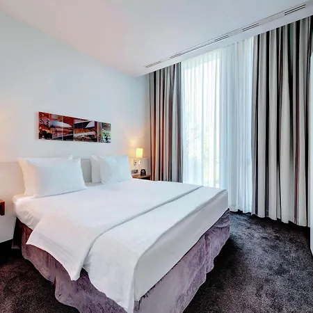 Hilton Garden Neckarpark מלון 4*