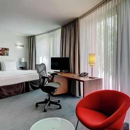 Hilton Garden Neckarpark מלון שטוטגרט