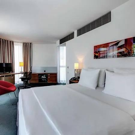 Hilton Garden Neckarpark 4* שטוטגרט