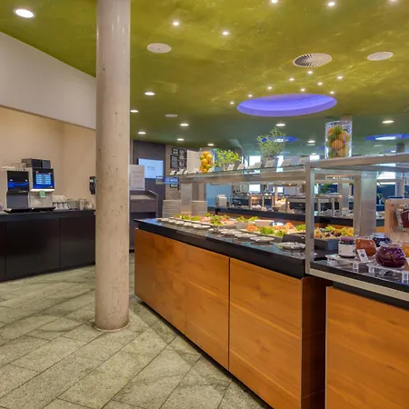 Hilton Garden Neckarpark מלון