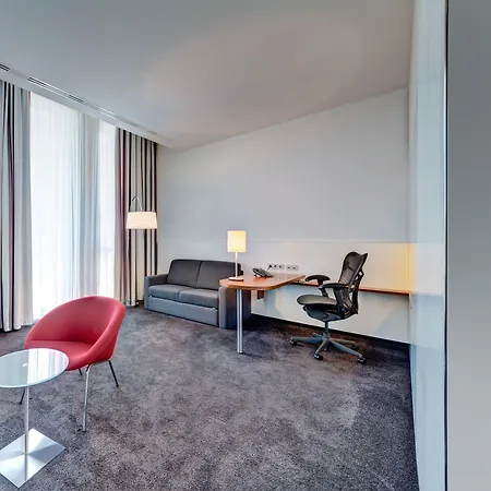 מלון Hilton Garden Neckarpark 4*