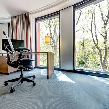 מלון Hilton Garden Neckarpark 4*