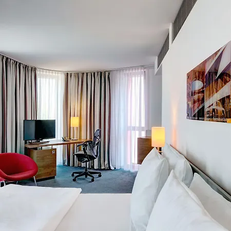 מלון Hilton Garden Neckarpark 4*