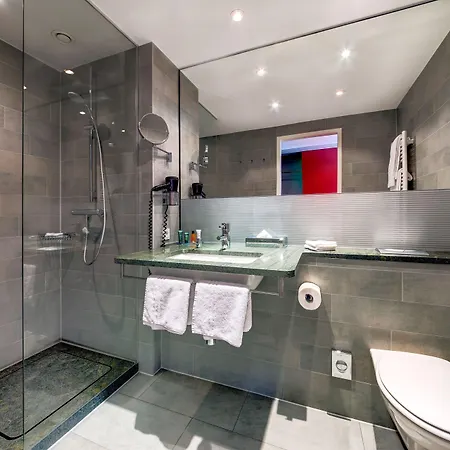 מלון Hilton Garden Neckarpark שטוטגרט