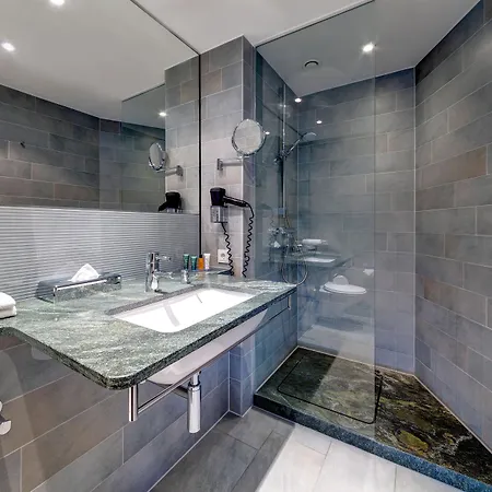 Hilton Garden Neckarpark 4* שטוטגרט