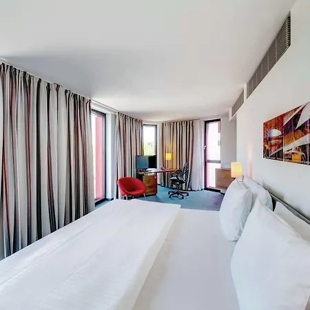 Hilton Garden Neckarpark 4* שטוטגרט