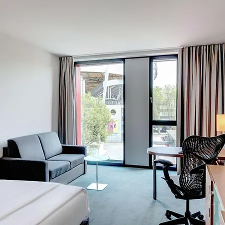 מלון Hilton Garden Neckarpark 4*