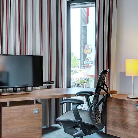 מלון Hilton Garden Neckarpark שטוטגרט