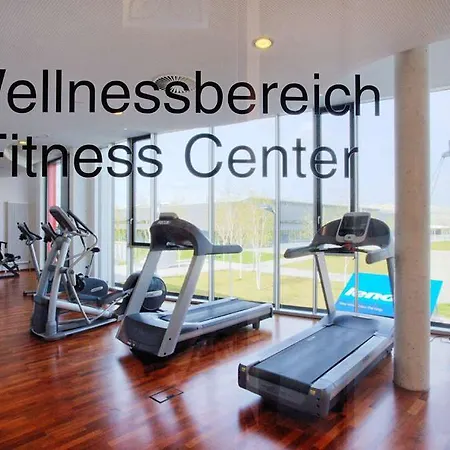 מלון Hilton Garden Neckarpark שטוטגרט