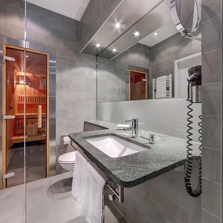 Hilton Garden Neckarpark Hotel 4*